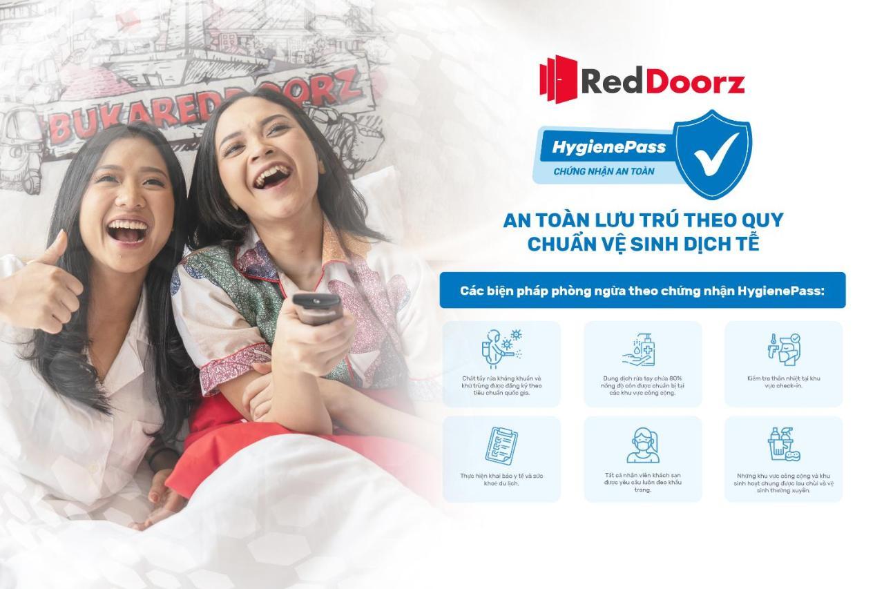 ホテル Reddoorz Near Etown 4 ホーチミン市 エクステリア 写真