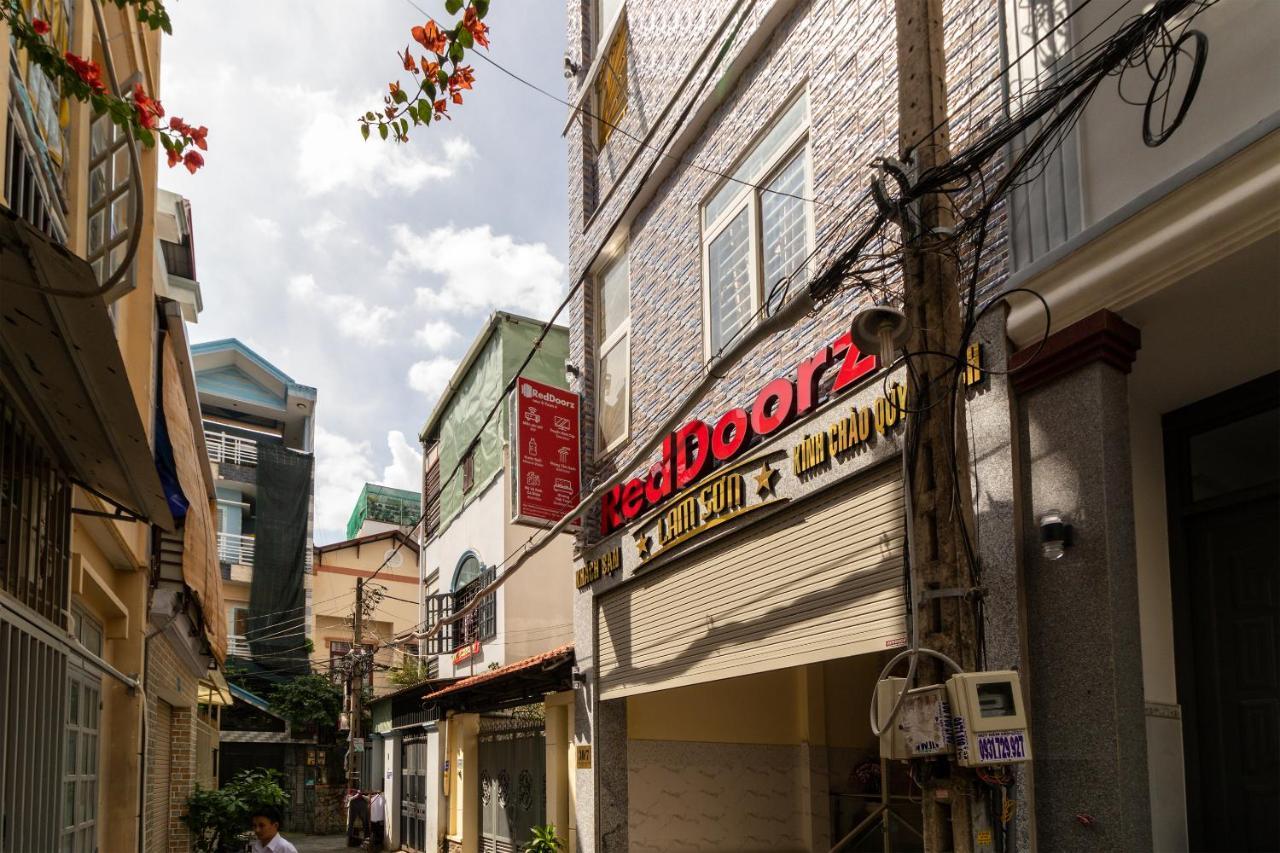 ホテル Reddoorz Near Etown 4 ホーチミン市 エクステリア 写真